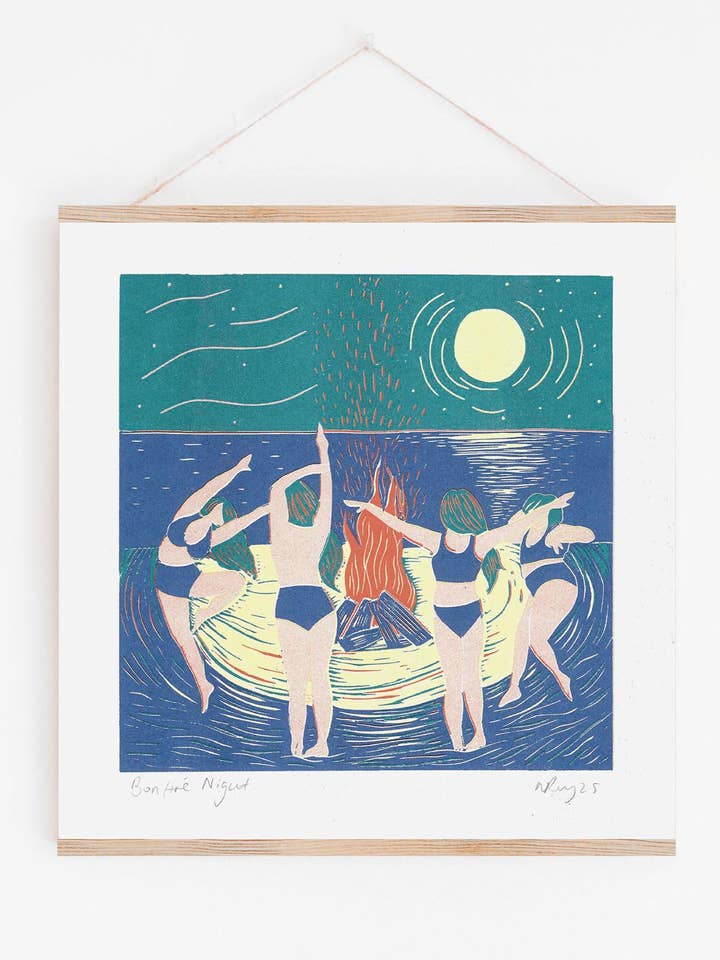 Bålkväll, häxig, vänner, strand, måne, dans för wholesale av Prints by the Bay