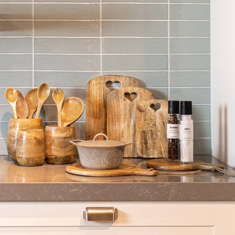 Mars & More - Brand of B Living - Wholesale Cutting Board - cutting board heart mango wood 30cm4