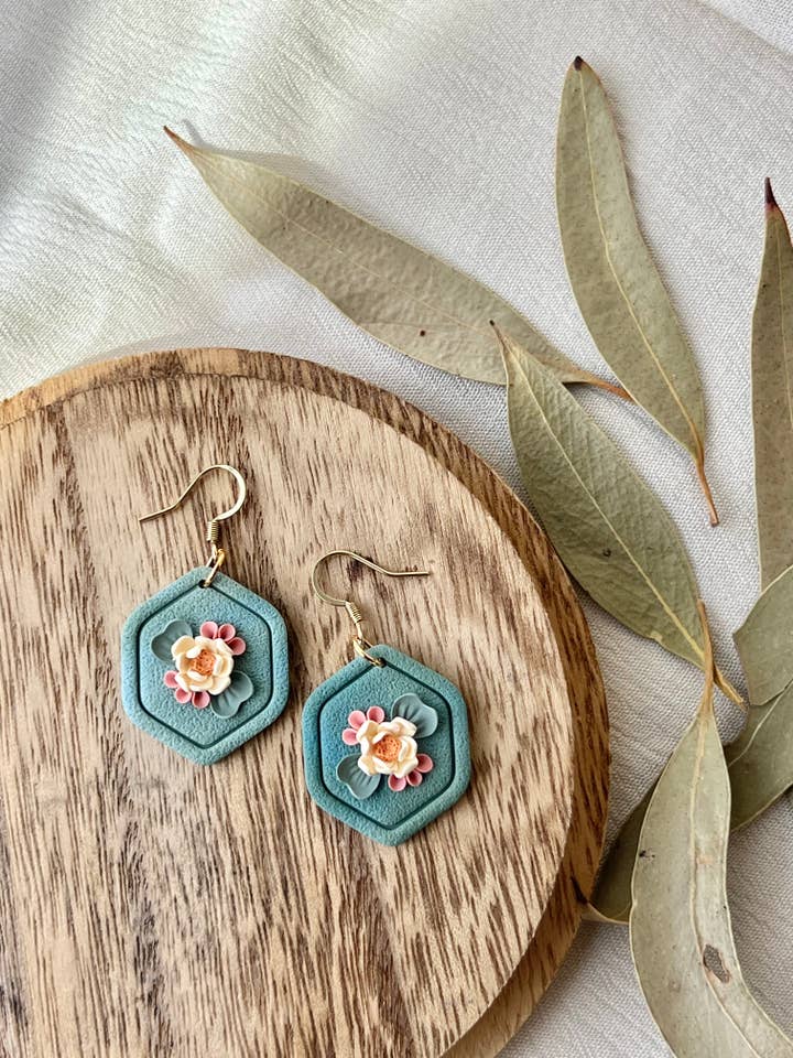 Lily Ohrschmuck für den Großhandel von Hayden Handcraft