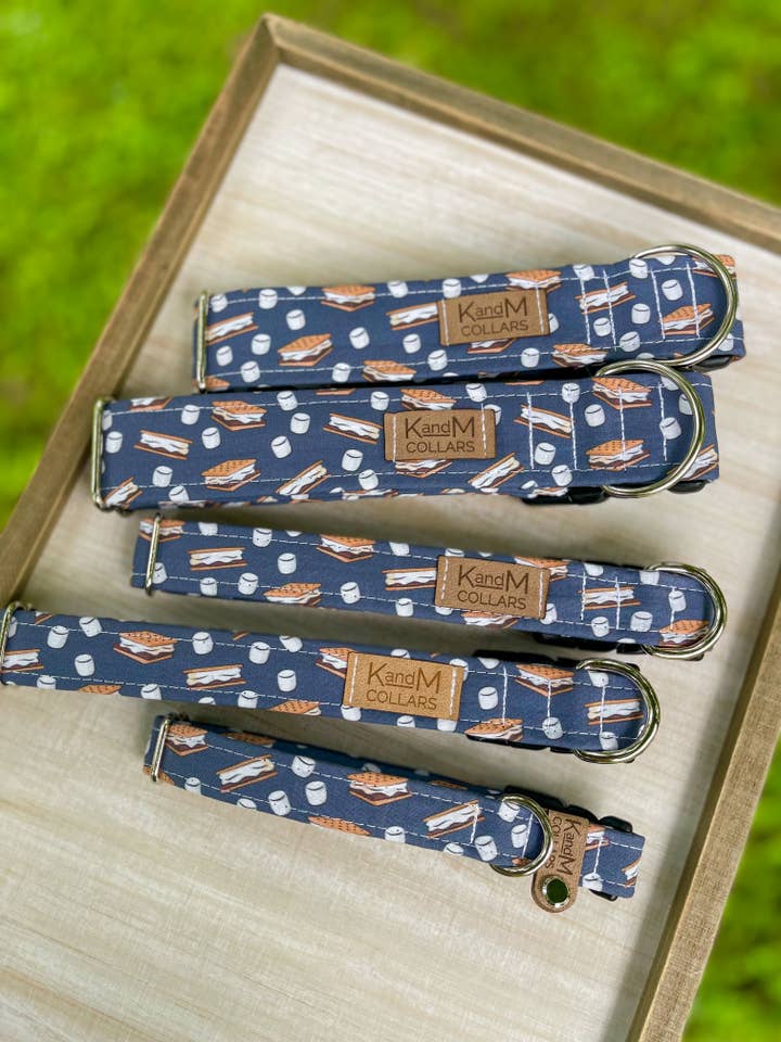 Collier pour chien S'mores, camping en plein air d'automne, Smores, K et M pour la vente par K and M Collars