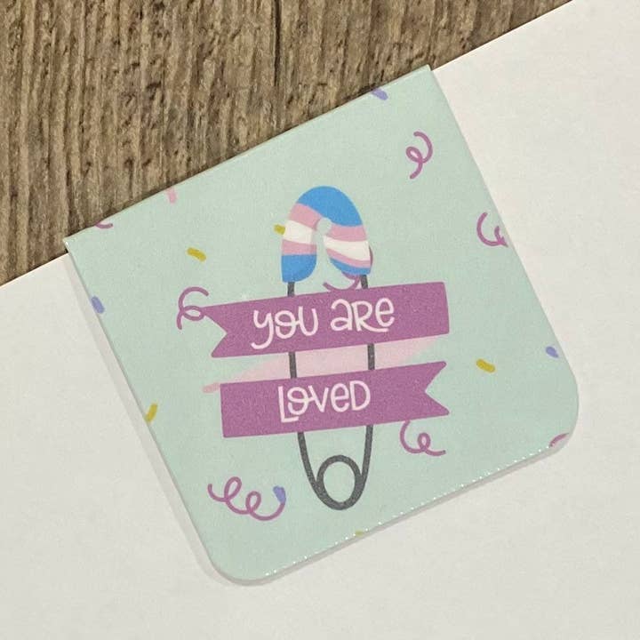 Marque-page magnétique LGBTQ Pride pour les amoureux des livres pour la vente par S&Y Brand Paper co.