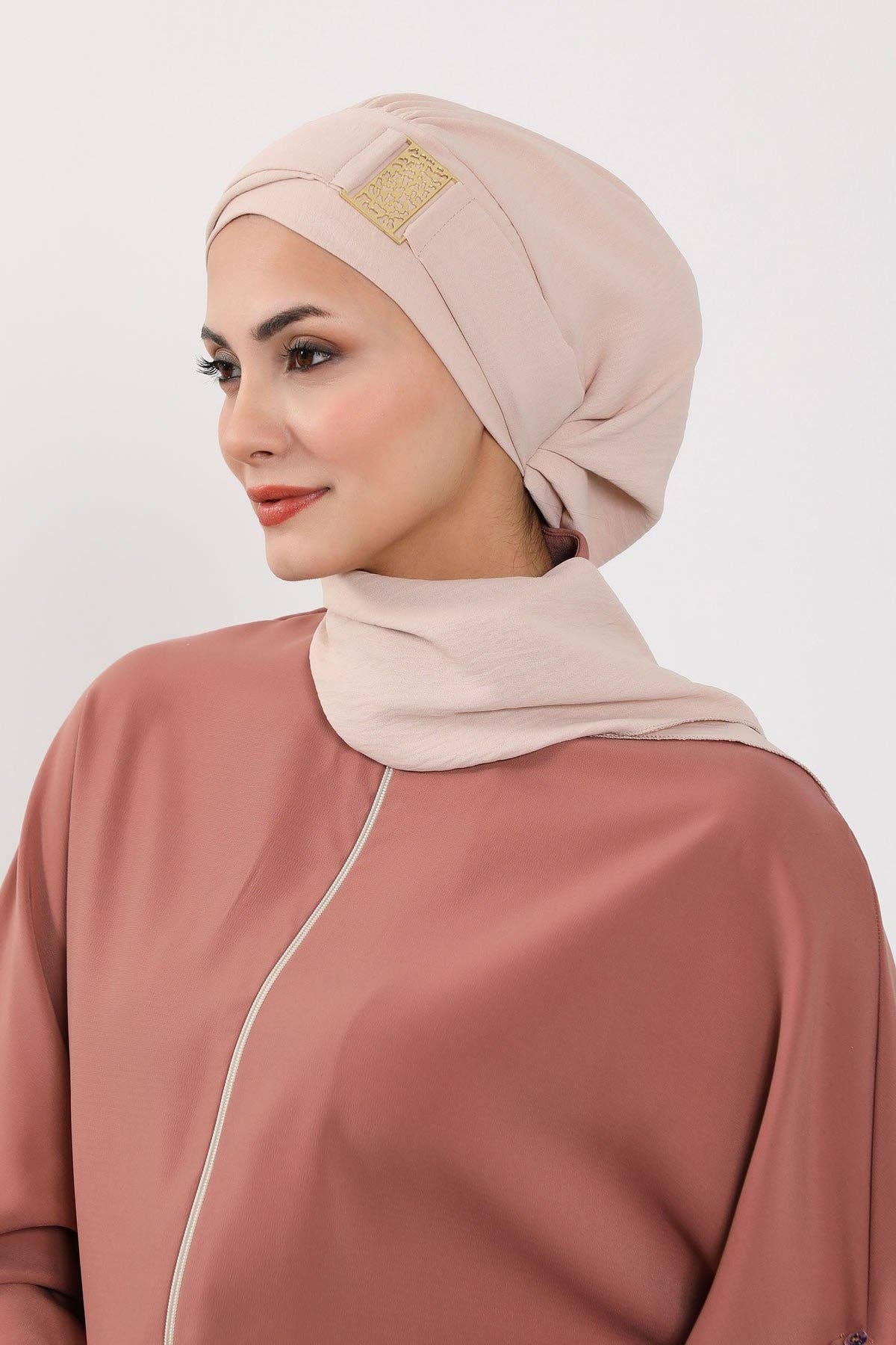 Aisha's Design – wholesale Hijab – Women’s – Modest Fashion Instant Aerobin Turban with Leopard Pattern Accessory, Pre-Tied Aerobin Hijab with Chic Metal Accessory,HT-11A40