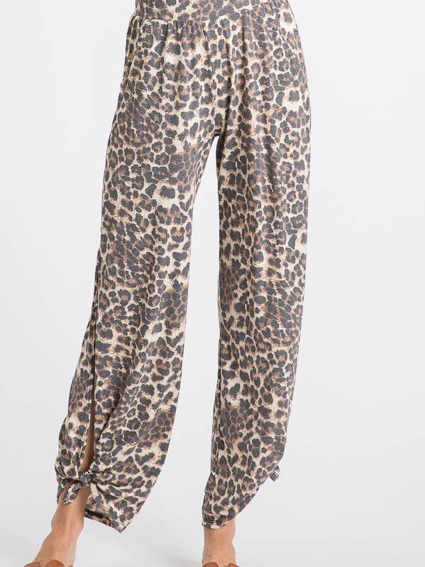 Pantaloni con stampa leopardata leggeri con spacco laterale e laccio alla caviglia P3377 per la vendita all'ingrosso da parte di 7th Ray