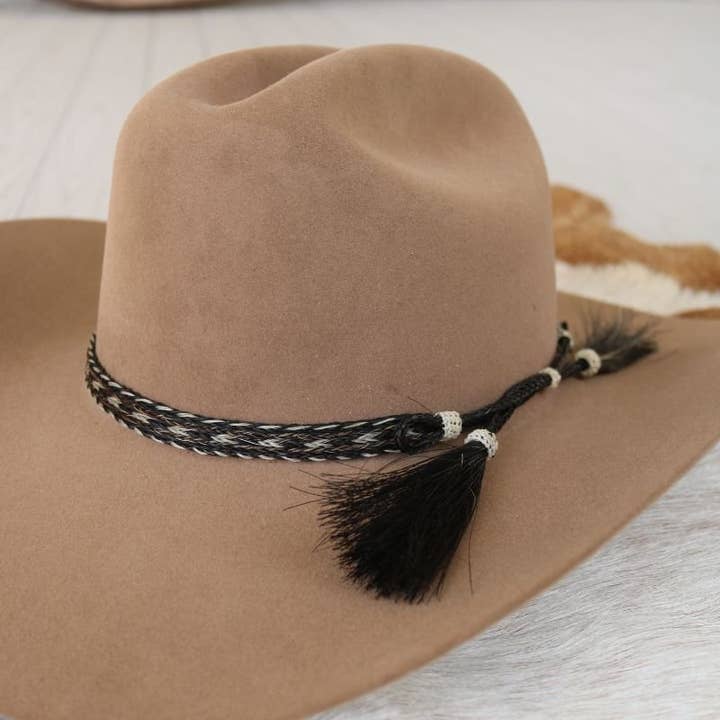 Bandeau de chapeau à double pompon tressé en crin de cheval - Rayure pour la vente par Willow Lane Hat Co.