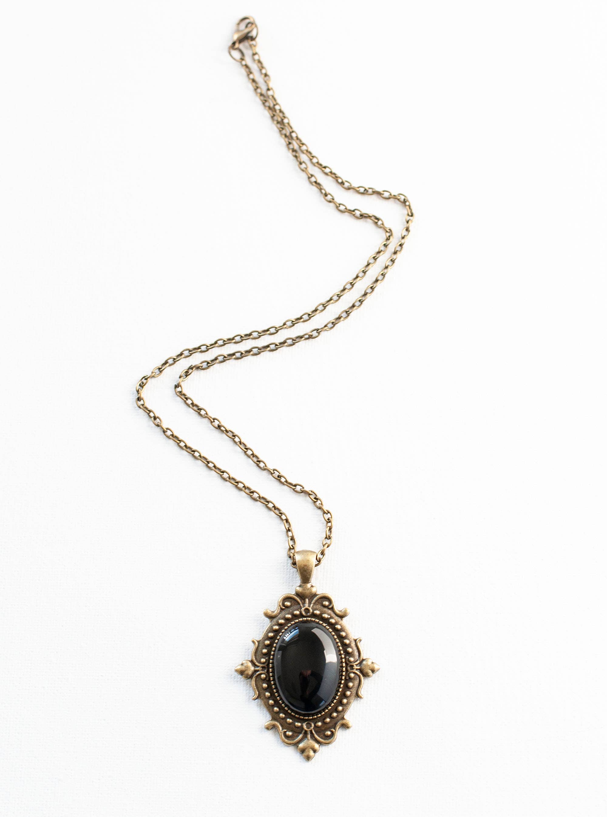 Decadent Designs - Venta al por mayor Collares con colgantes/abalorios - Collar gótico con colgante de ónix negro y cadena de bronce6