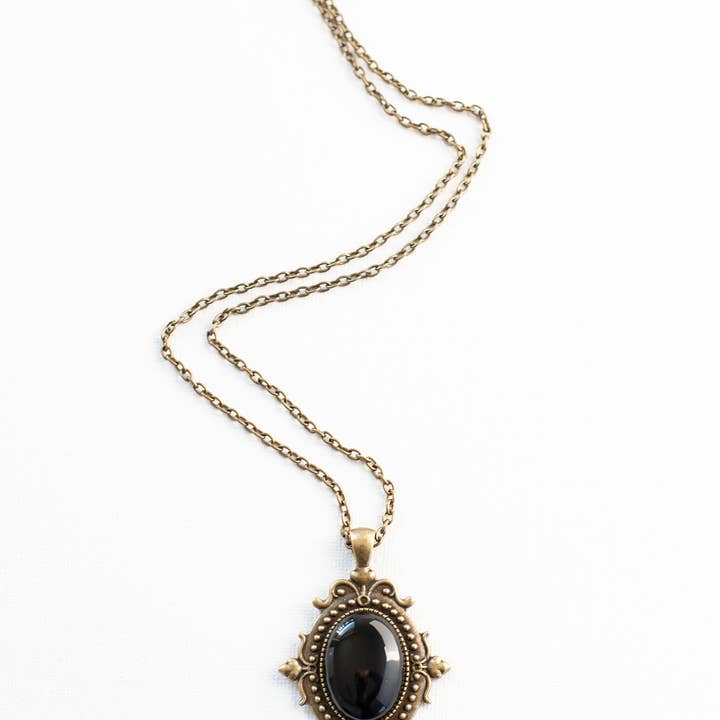 Decadent Designs - Venta al por mayor Collares con colgantes/abalorios - Collar gótico con colgante de ónix negro y cadena de bronce6