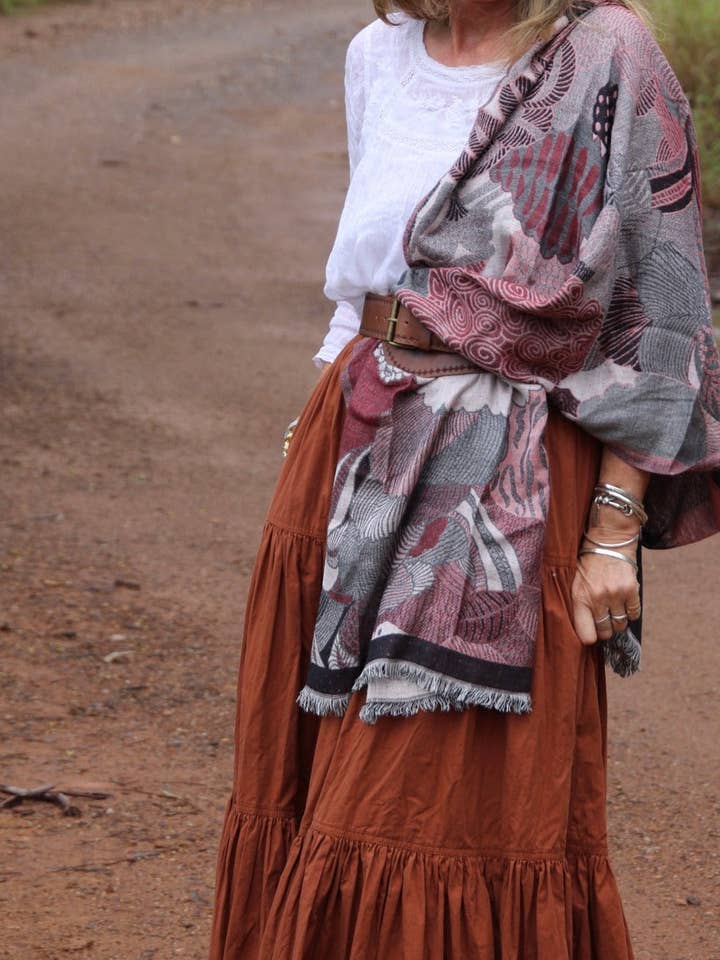 Sciarpa con motivo astratto di giungla in vino e grigio per la vendita all'ingrosso da parte di TABOO FASHION