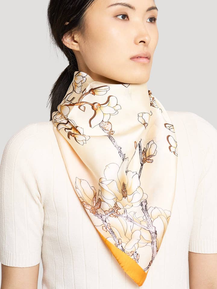 Écharpe Magnolia Alba pour la vente par Prestige Milano