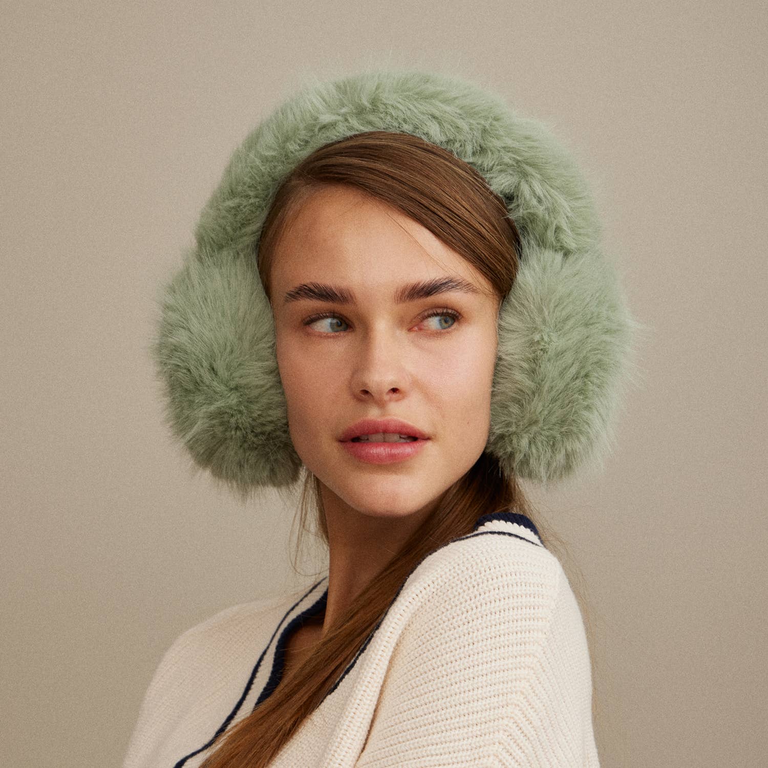 Lilla Haven - Wholesale Earwarmers/Ear Muffs - Women's - Long Faux Fur Trimmed Earmuffs7