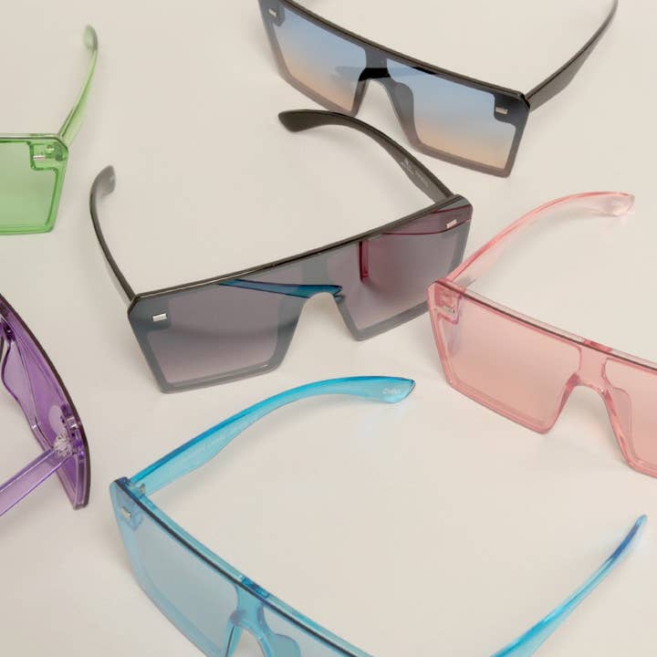 12 VERSCHILLENDE KLEUREN Uniseks transparante zonnebril met platte bovenkant voor groothandel op Faire2