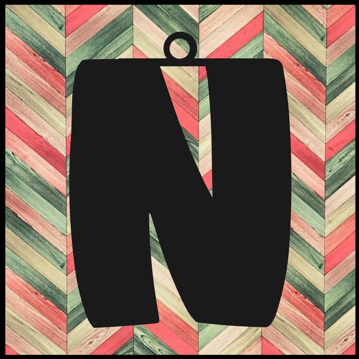 Ornamento in metallo Lettera N per la vendita all'ingrosso da parte di Designed With Sparks