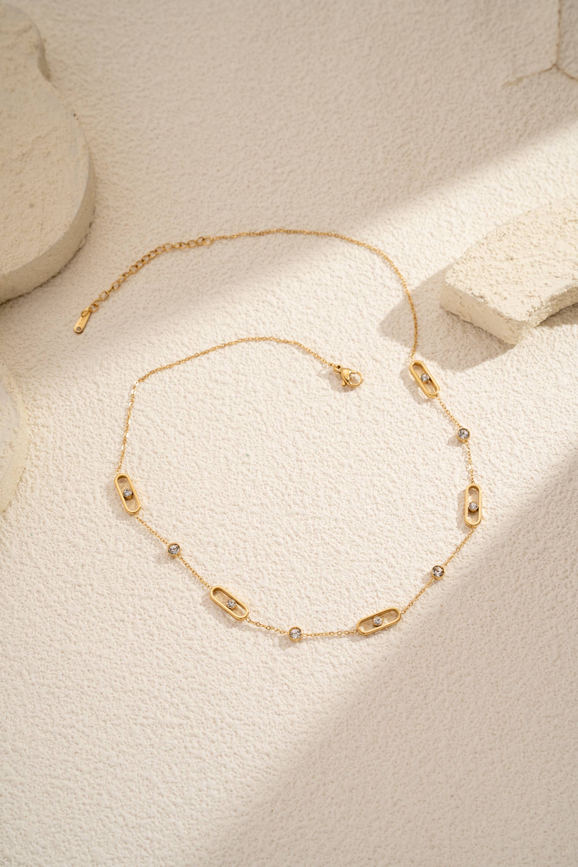 COSMOS - Wholesale Link & Chain Necklace - Golden Necklace with Gemstones – Elegant Refined Stainless Steel