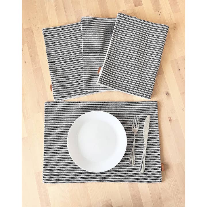 Fennco Styles - Vente Sets de table - Napperon réversible à rayures tressées grises à usage bilatéral1