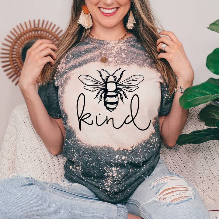 T-shirt Bee Kind pour la vente par Londas Trendy Tees