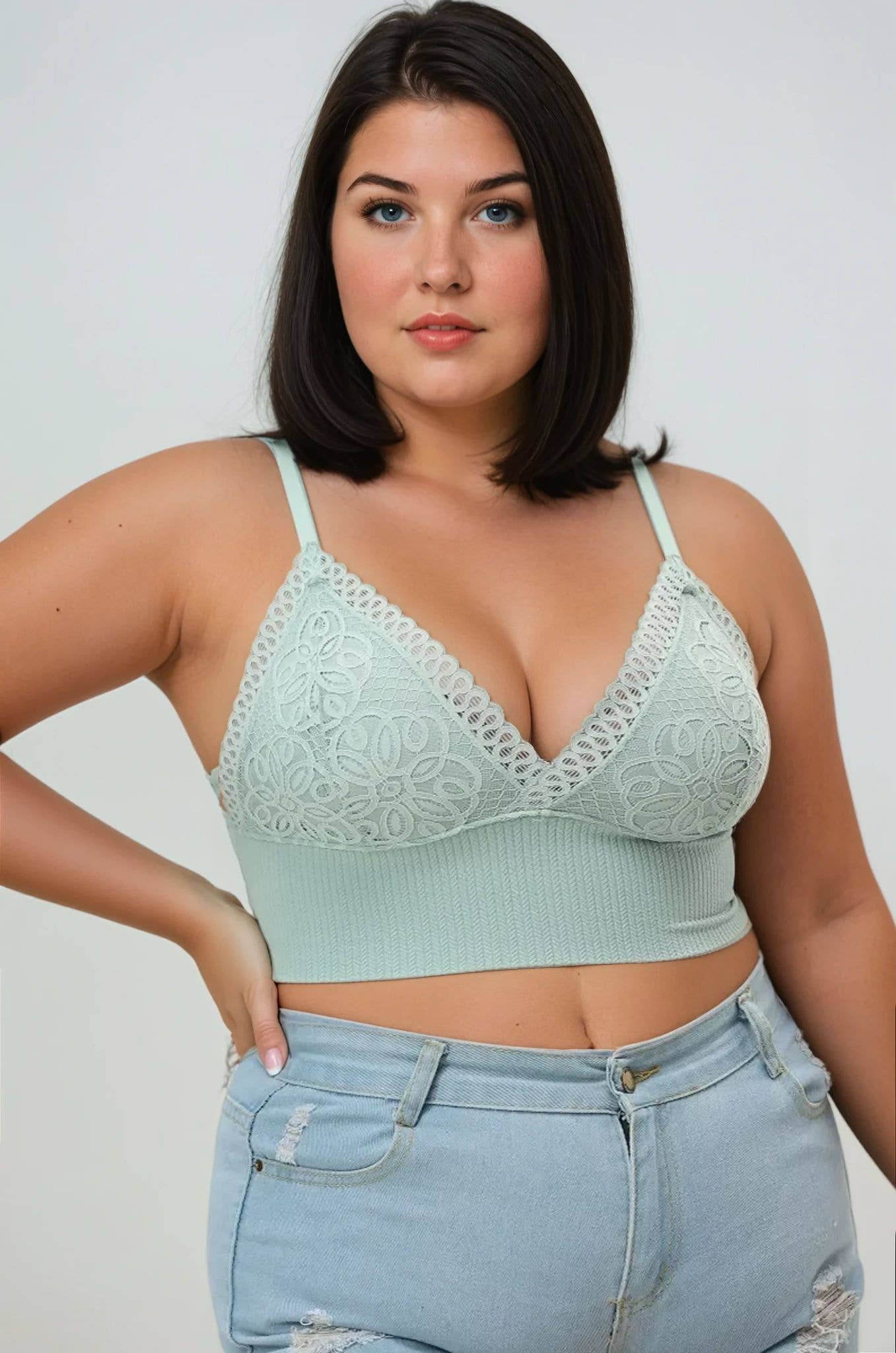 Leto Accessories – Großhandel Bralette – Damen – Luxe Loop Spitzen-Lounge-Top in Übergröße - Loungewear1