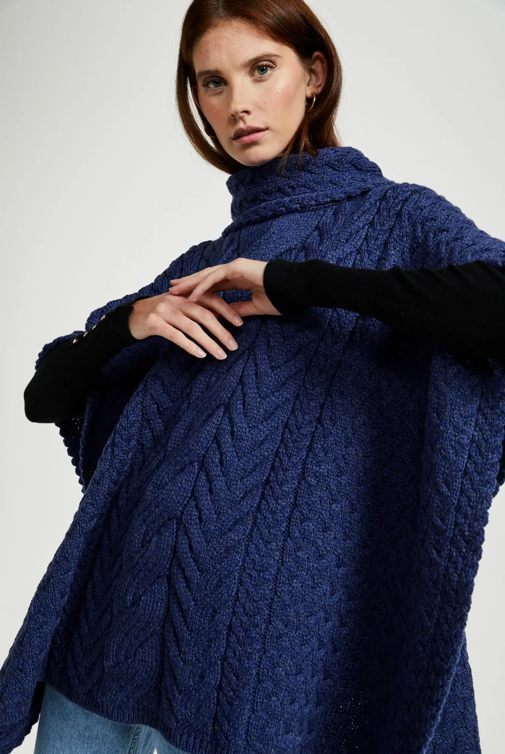 Aran Woollen Mills - Vente Poncho – femme - Poncho Aran pour femme Torc - bleu marine3