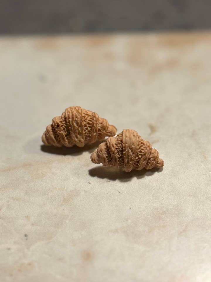 Clous Croissant Feuilletés pour la vente par Sweet Subtle Pretty