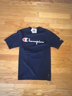NOVELTIES WHOLESALE INC – wholesale T-shirt – Herr – Champion T-shirts Marinblå Helt Ny Storlek Small-Detaljhandel $25,003