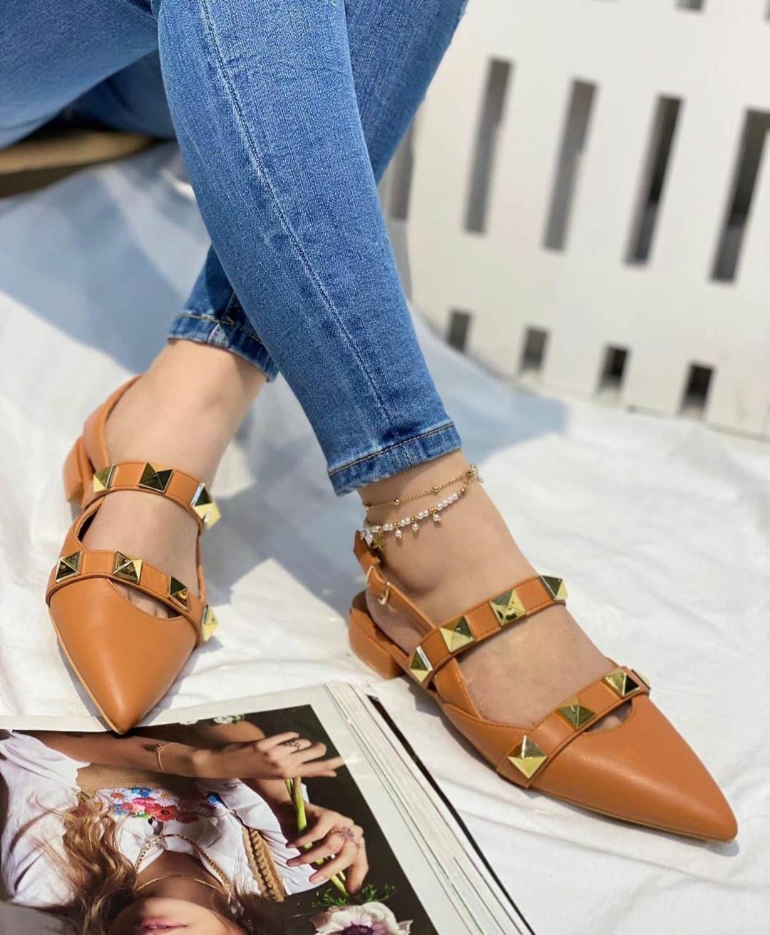 Vera Shop – Großhandel Flache Schuhe – Damen – Ballerina-Mules mit goldfarbenen Nieten7