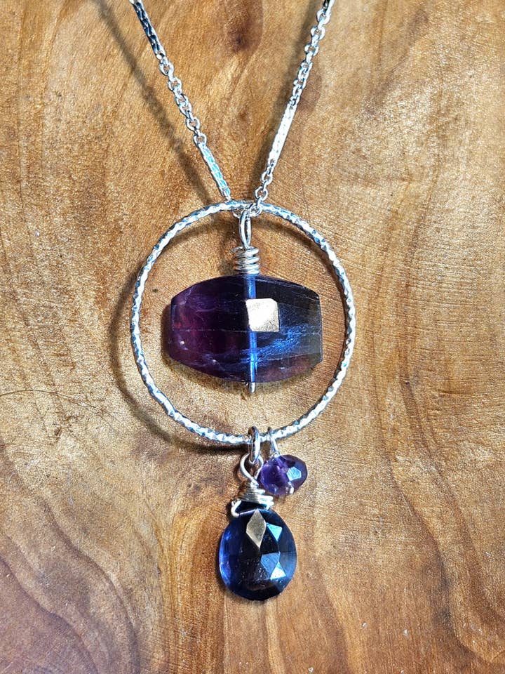 Fluorit, Iolit & Ametyst Halskæde (NBL4425) for engroshandel hos KRISTIN FORD Jewelry With Meaning