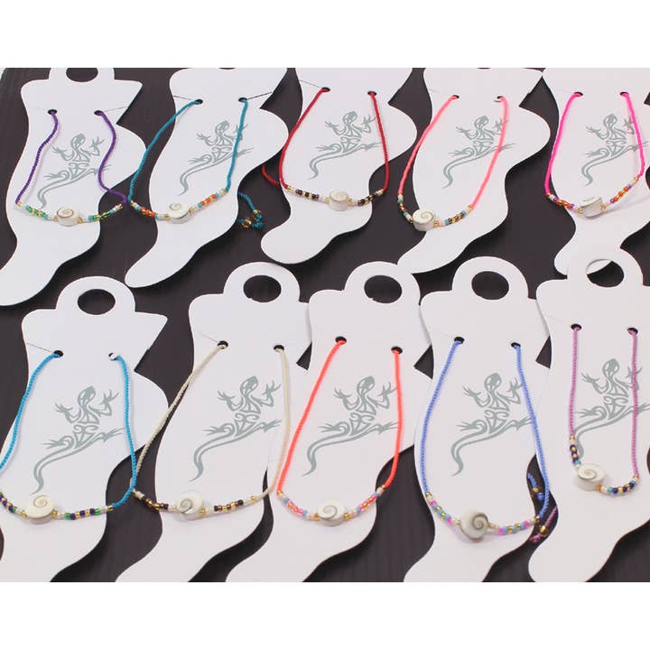 Bracelet de cheville en corde colorée avec coquillage Shiva et perles, sur carte pour la vente par Western Counties Wholesale