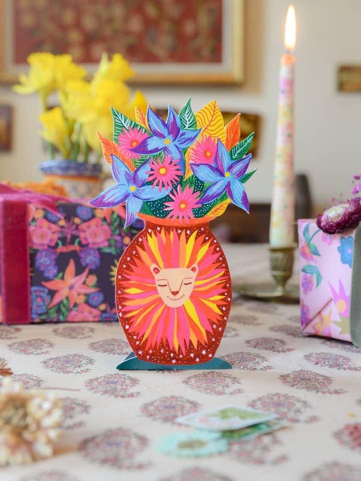'Magical Pop Up Lion Vase' lykønskningskort for engroshandel hos Hutch Cassidy (Greetings Cards and Paper Goods)