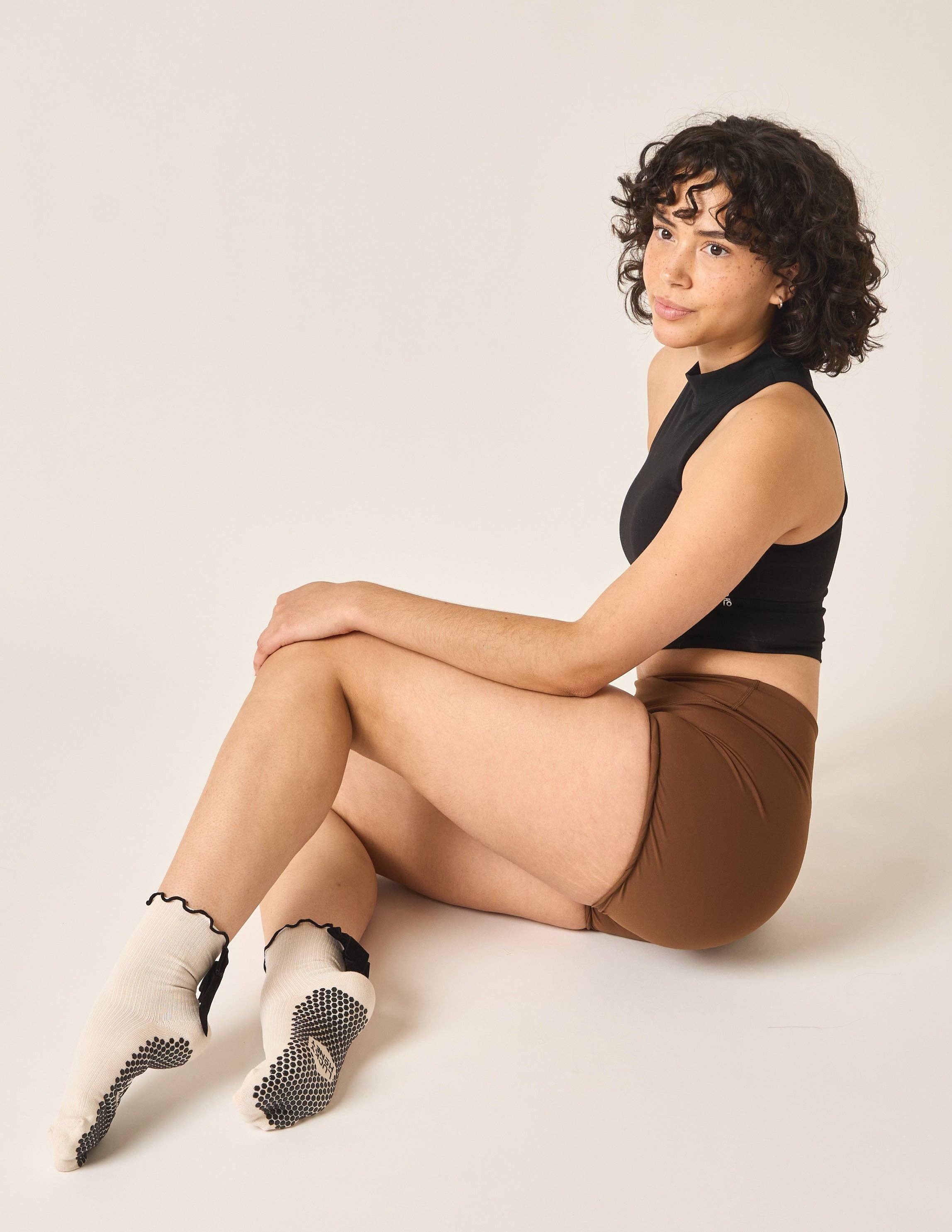 LUCKY HONEY – Engroshandel Strømper - Dame – The Juliet gripstrømpe med flæsekant og satin sløjfe28