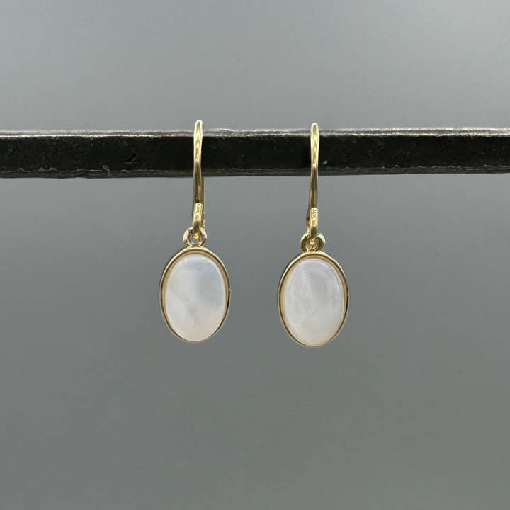 Brincos Pendentes Ovais de Ouro com Madrepérola por atacado de Something Silver