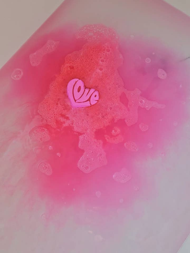 Love heart bath bombs Rose for wholesale by Glamfizz