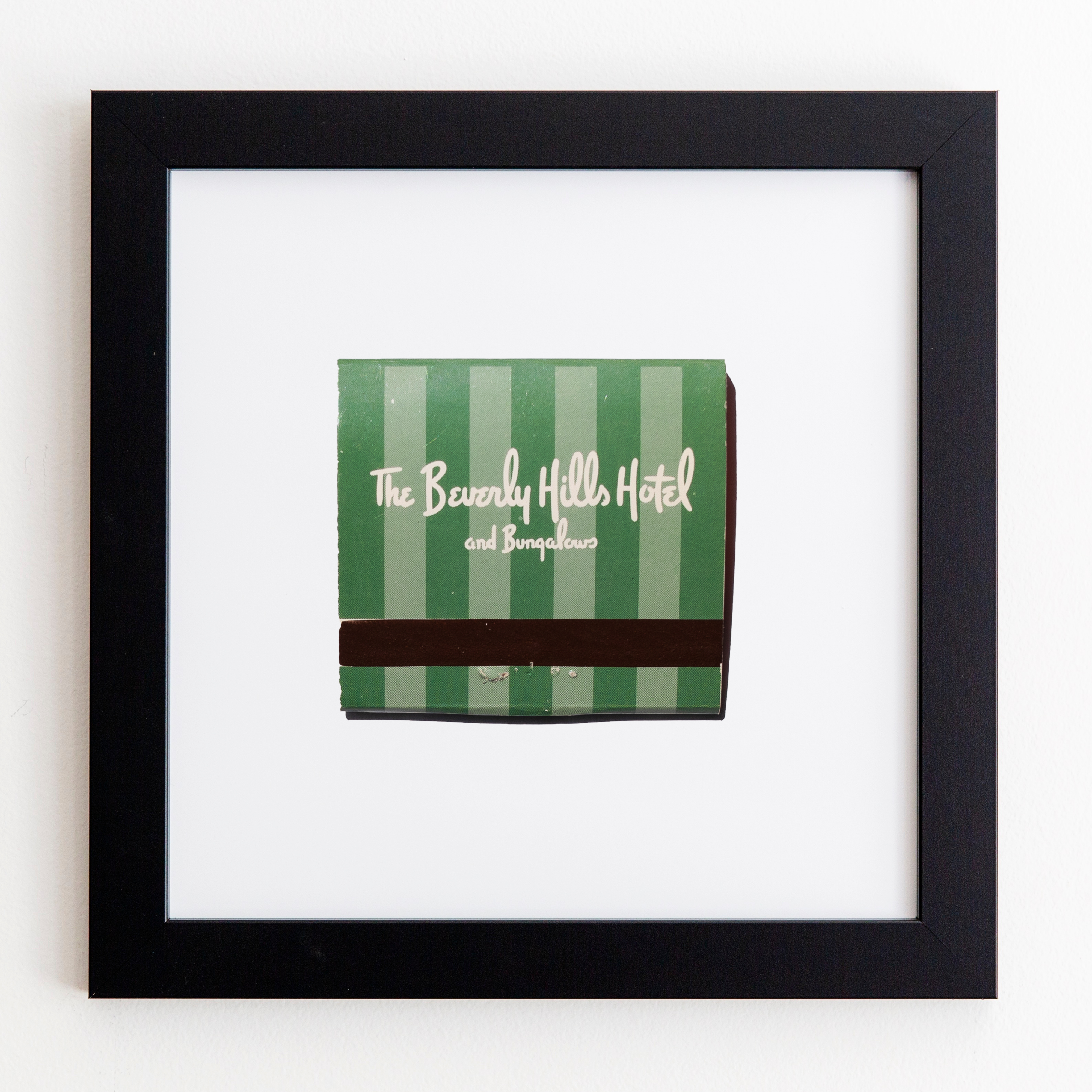 Match South - Vente Affiche d'art - L'hôtel Beverly Hills (Green Stripes)2