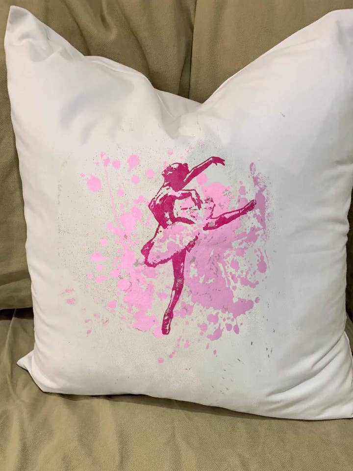 Ballerina Med Splatter Kudde Med Fjäderinsats för wholesale av Monique Perry Art