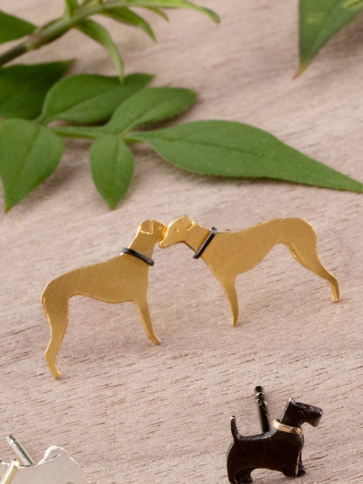 Whippet - Orecchini a perno per la vendita all'ingrosso da parte di Amanda Coleman Jewelry