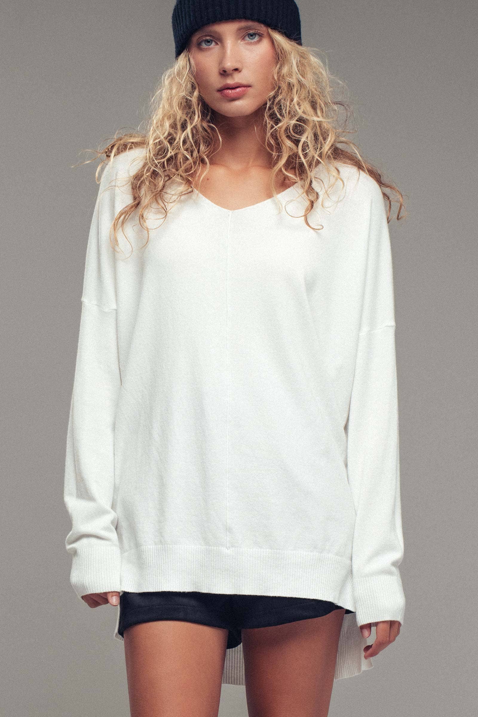 Urban Daizy - Wholesale Tunic Sweater - Women's - Relaxed High-Low V-Neck Tunic Sweater14