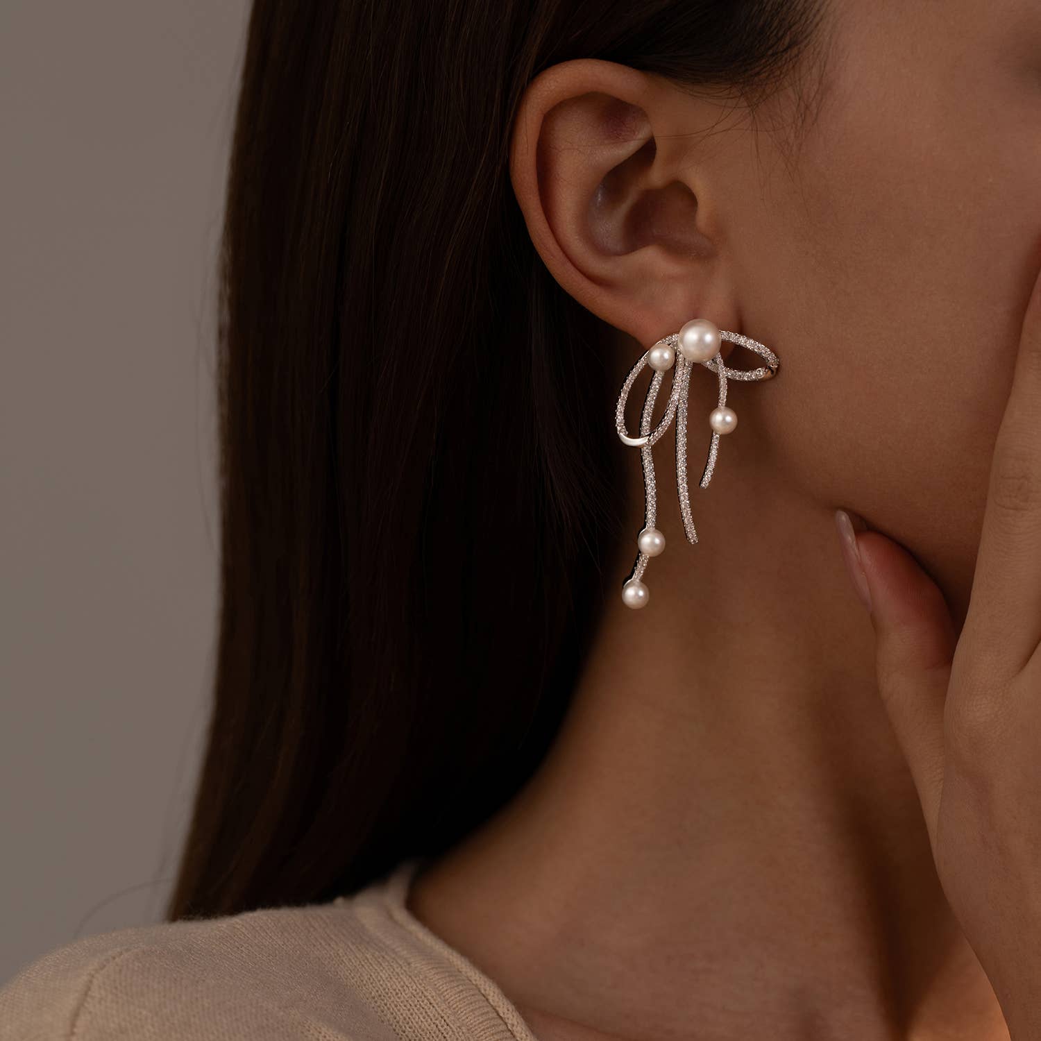 La Solana Design – wholesale Tassel earrings – Silver Pearl Tassel Earrings3