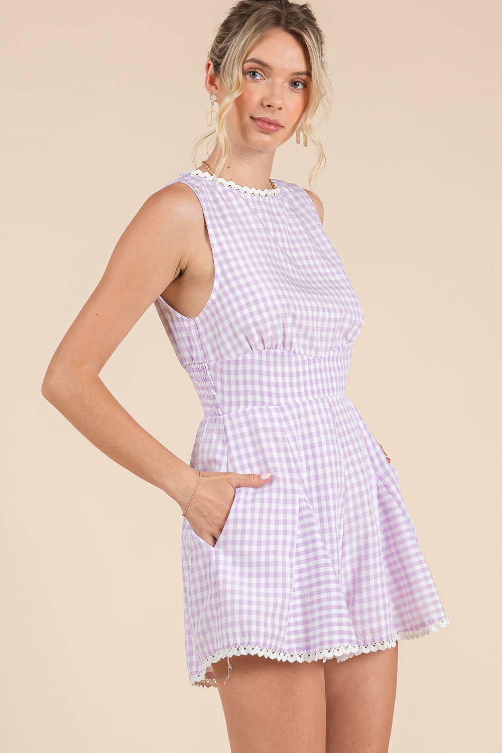 BABY PINK – Großhandel Romper – Damen – Gingham-bedruckter Strampler mit Spitzenbesatz.20