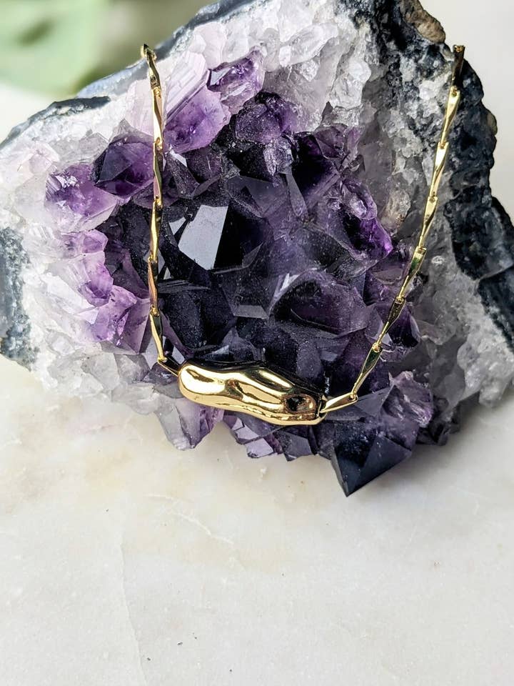 Collier Pépites d'Or Organique – Bijoux Minimalistes Faits Main pour la vente par Dynamo