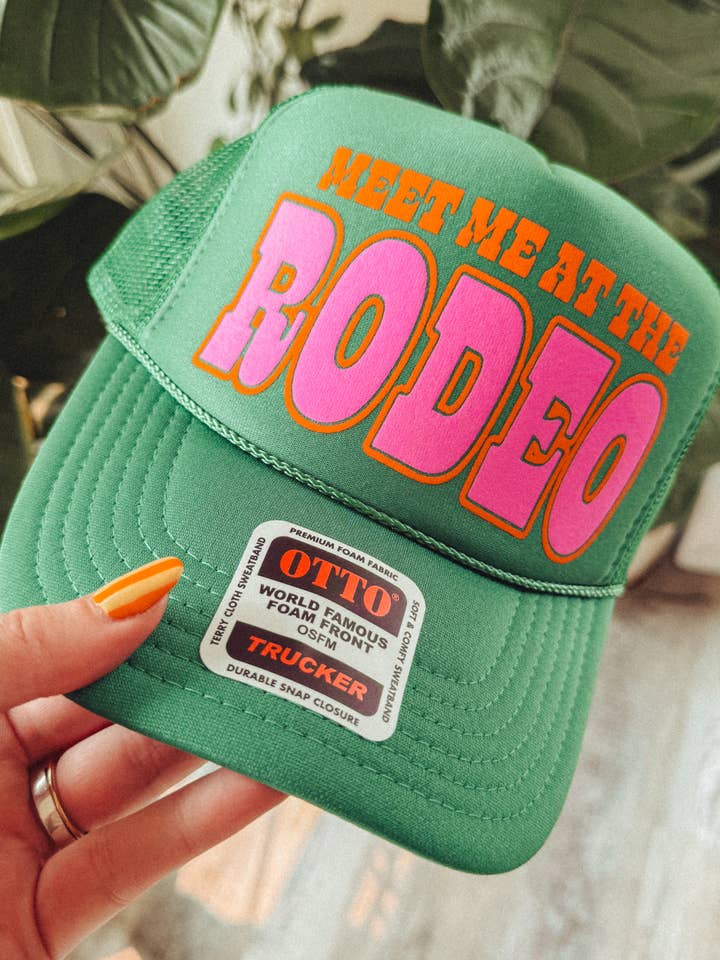 Encuéntrame en el rodeo, gorra de camionero occidental para venta al por mayor de The Clandestine Underground