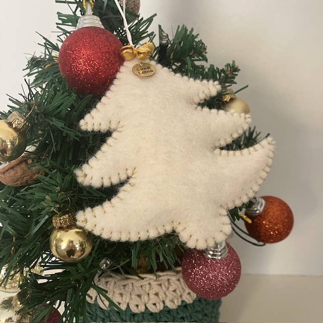 Luna-Leena  - handmade in Nepal – wholesale Ornament – Christmas tree ornament off-white & gold - wool felt handmade2