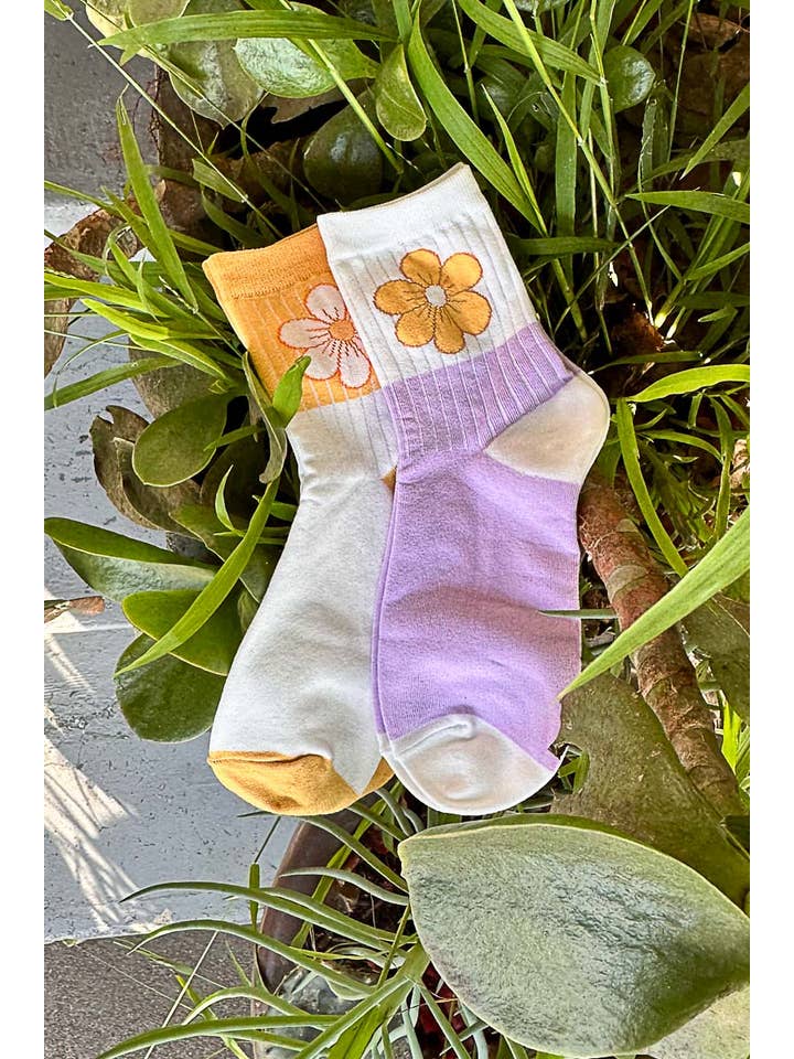 Pol Clothing - Wholesale Socks - Women's - Solid flower pattern detail cotton socks