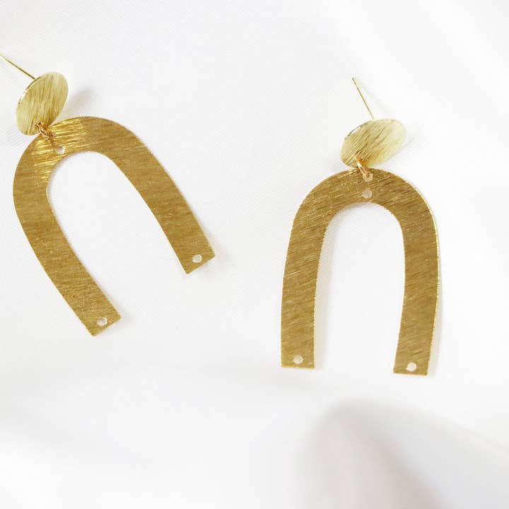 Orecchini in oro inciso, gioielli in oro, orecchini in ottone dorato per la vendita all'ingrosso da parte di The Willow Creek Studio