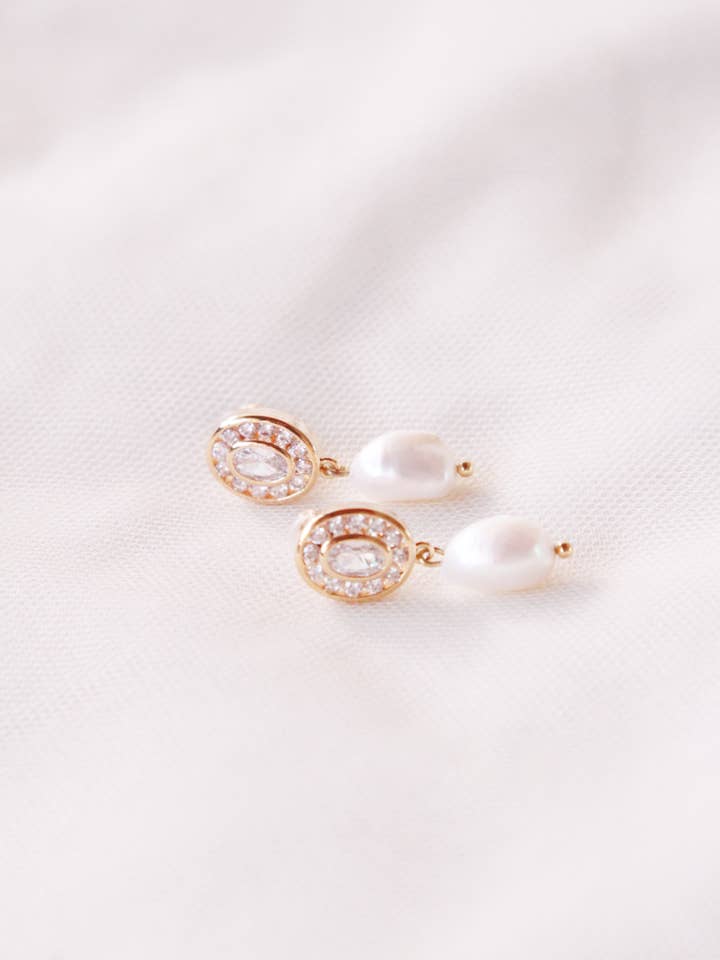 Vergoldete Ohrringe mit Perle "Mica" für den Großhandel von Lily in love