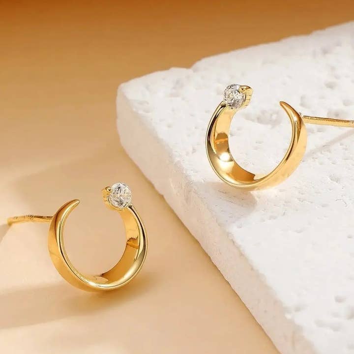 Orecchini a cerchio in argento con zirconi solitari per la vendita all'ingrosso da parte di Moclein