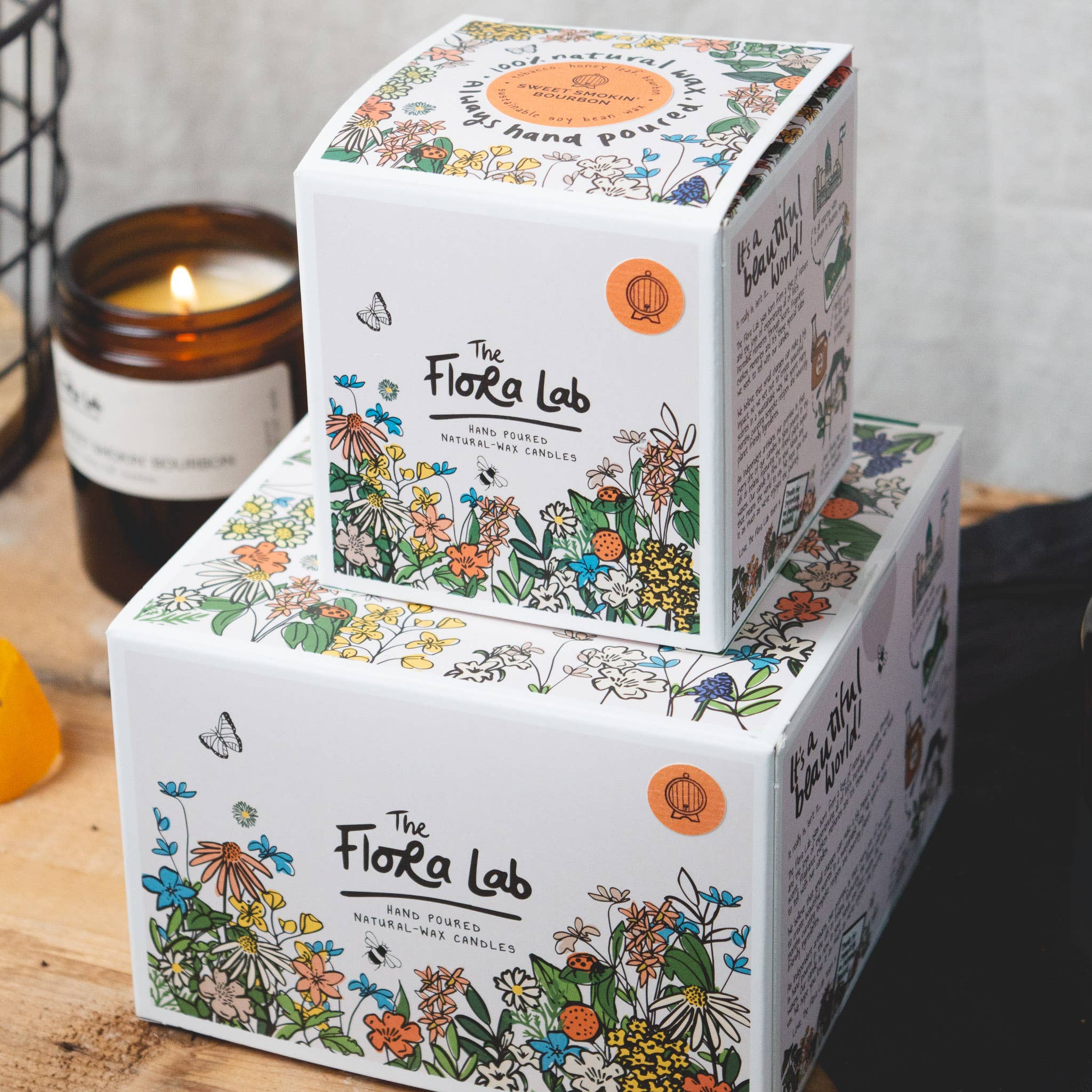 The Flora Lab | Hand Poured Natural-Wax Candles – Großhandel Kerze im Glas / gefüllte Kerze – Süßer Rauchiger Bourbon Sojakerze | Tabakkerze | Herrenduft1
