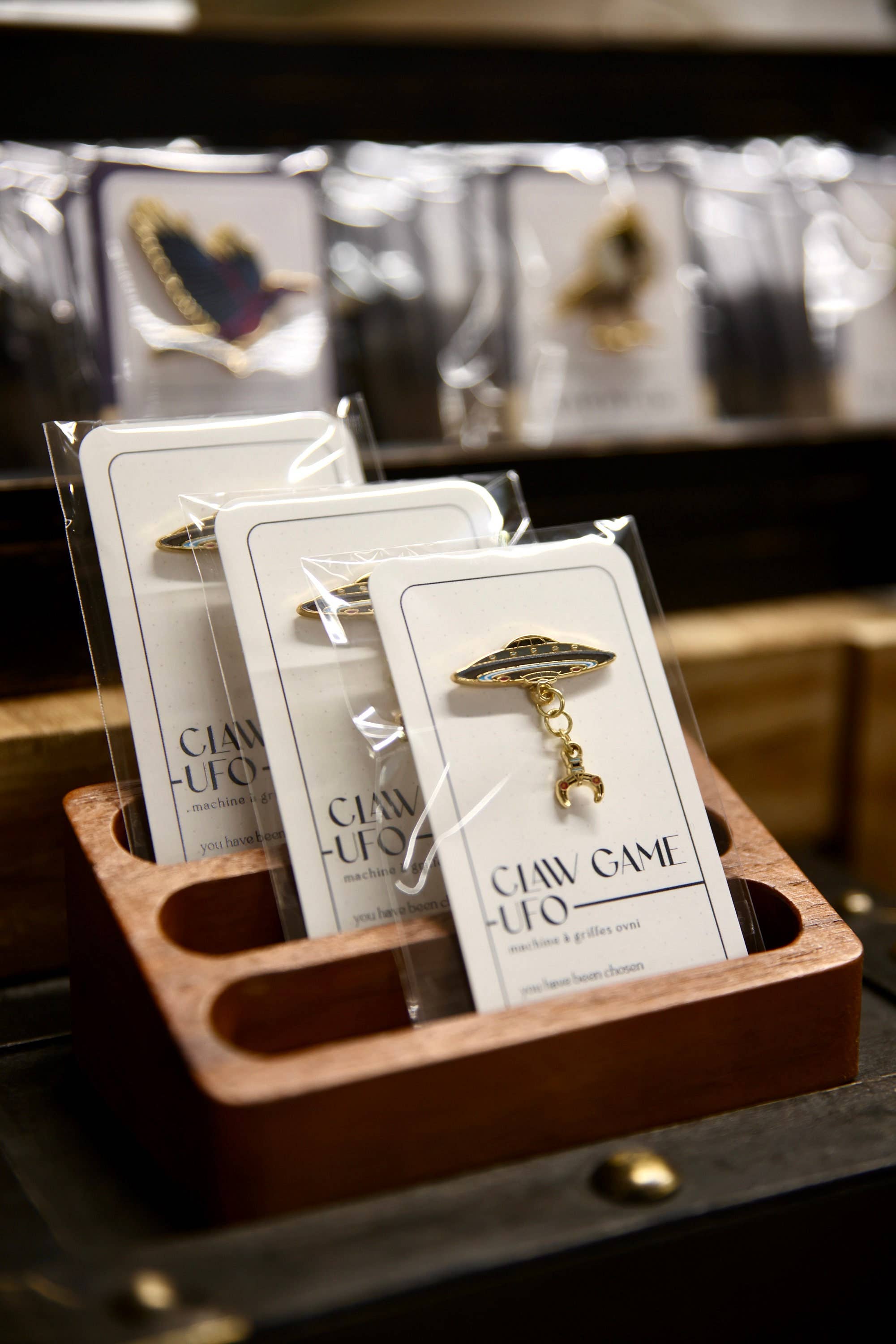 The High-End Collective – wholesale Lapel pin/button – Claw Game UFO Enamel Pin1