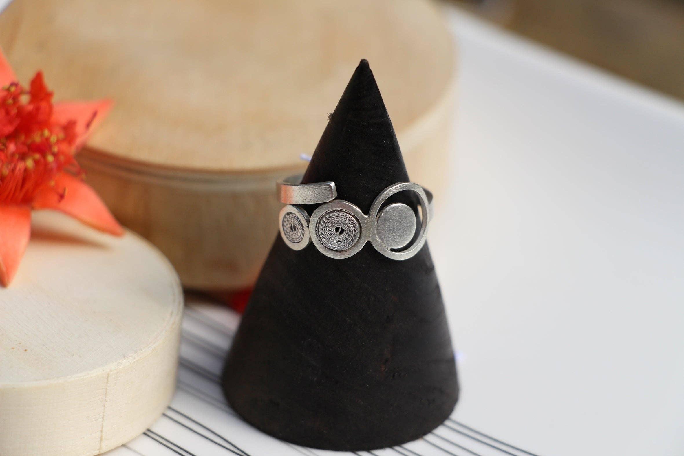 Etcaetera Création - Wholesale Band/gestapelde ring - „Suspenz” ring1