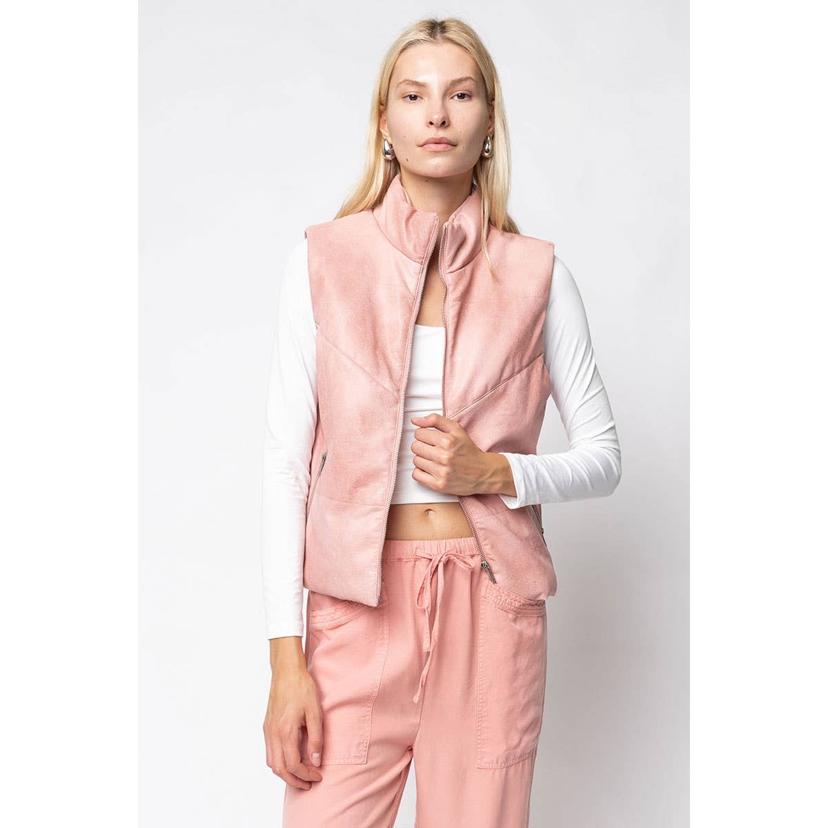 Naked Zebra - Vente Veste sans manches – femme - Gilet rembourré en cuir végétalien avec fermeture éclair sur le devant2