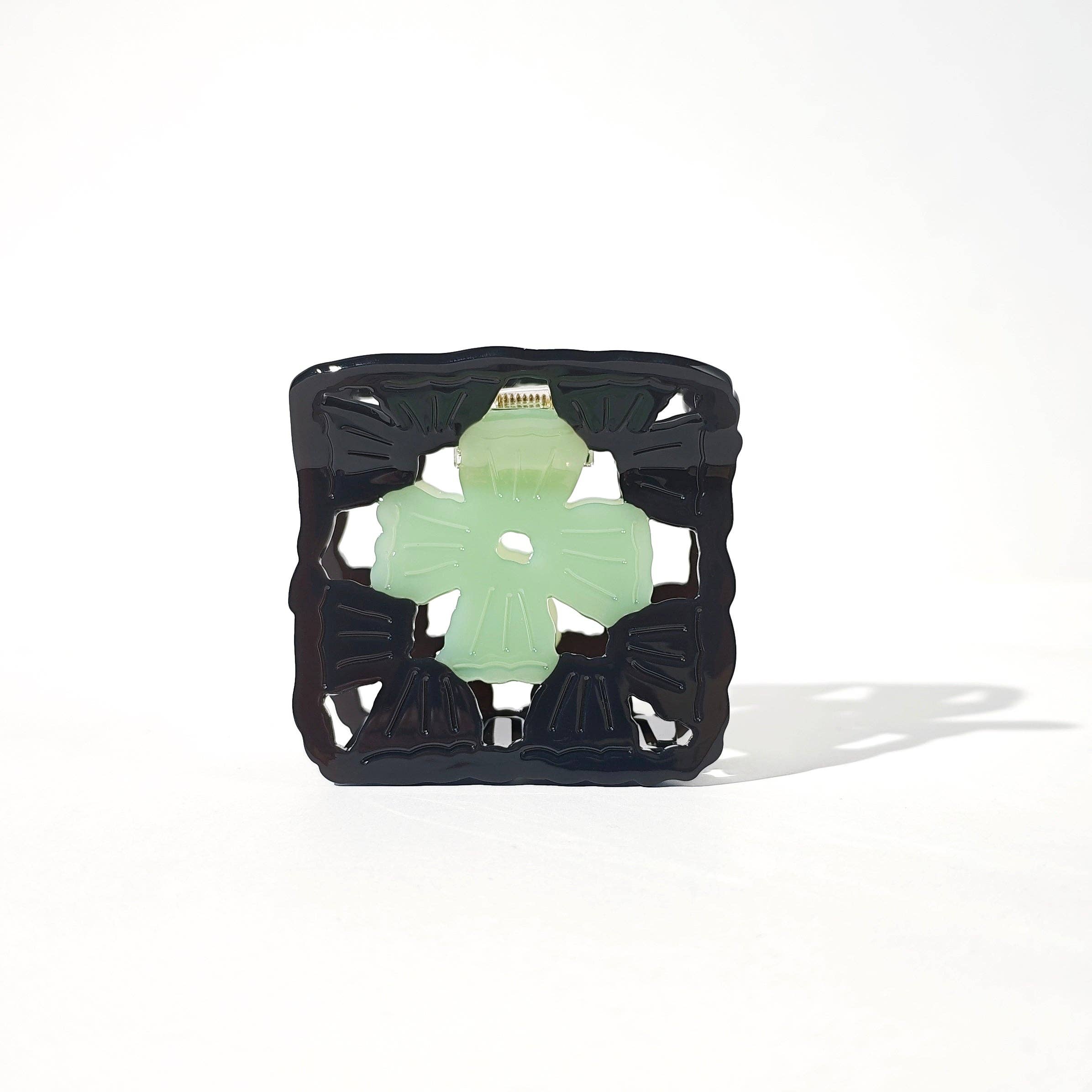 Hey Ricochet - Wholesale Hair Clip - Women's - Granny Square Claw3