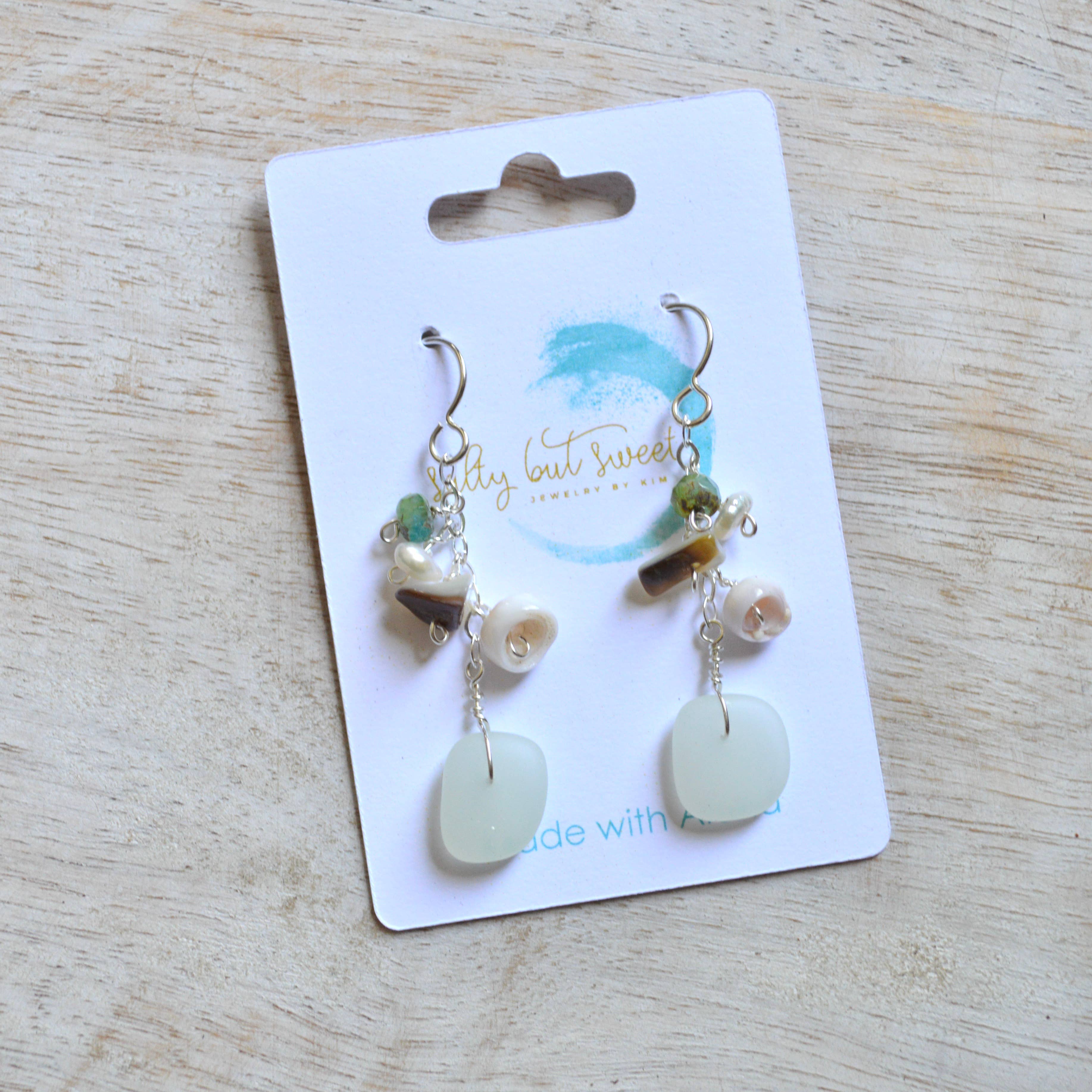 Salty But Sweet – Großhandel Ohrhänger – Opake Ohrringe mit schaumgrünem Glas und Muscheln8