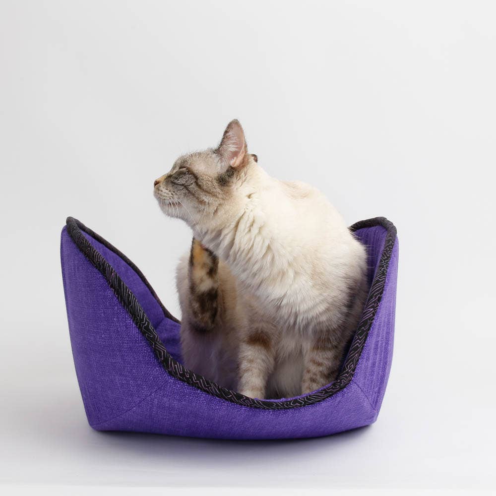 The Cat Ball - Wholesale Pet Bed - Cat/Dog - Jumbo Cat Canoe Bed - Taco-Shaped Nest for Cats and Dogs7