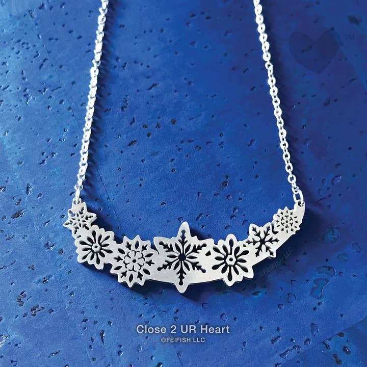 Collier en acier inoxydable floakes de neige pour la vente par Close 2 UR Heart